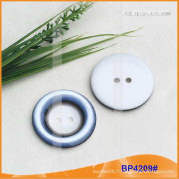 Bouton en polyester / bouton en plastique / bouton en résine pour Coat BP4209